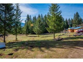 Photo 11: 2621 HIGHWAY 3A in Castlegar: House for sale : MLS®# 2475835