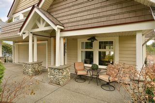 Photo 1: 2255 Highland Rd in View Royal: VR Prior Lake House for sale : MLS®# 922155