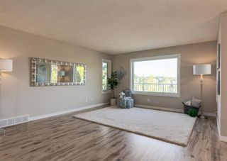Photo 5: 42 140 Strathaven Circle SW in Calgary: Strathcona Park Semi Detached for sale : MLS®# A1146237