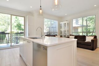 Photo 8: 37 100 KLAHANIE Drive in Port Moody: Port Moody Centre Townhouse for sale in "INDIGO" : MLS®# R2303018