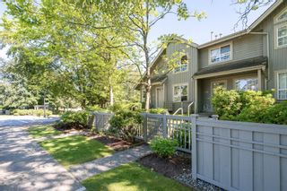 Photo 2: 2898 PANORAMA Drive in Coquitlam: Westwood Plateau Townhouse for sale in "SILVER OAK" : MLS®# R2711929