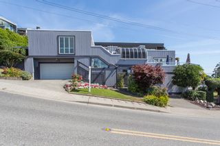 Photo 2: 1246 OXFORD Street: White Rock House for sale in "HILLSIDE" (South Surrey White Rock)  : MLS®# R2615976
