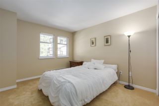 Photo 18: 1186 STRATHAVEN Drive in North Vancouver: Northlands Townhouse for sale in "STRATHAVEN" : MLS®# R2314477