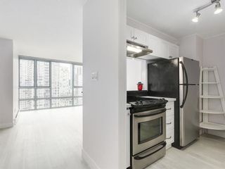 Photo 4: 2305 930 CAMBIE Street in Vancouver: Yaletown Condo for sale in "PACIFIC PLACE LANDMARK 2" (Vancouver West)  : MLS®# R2224236