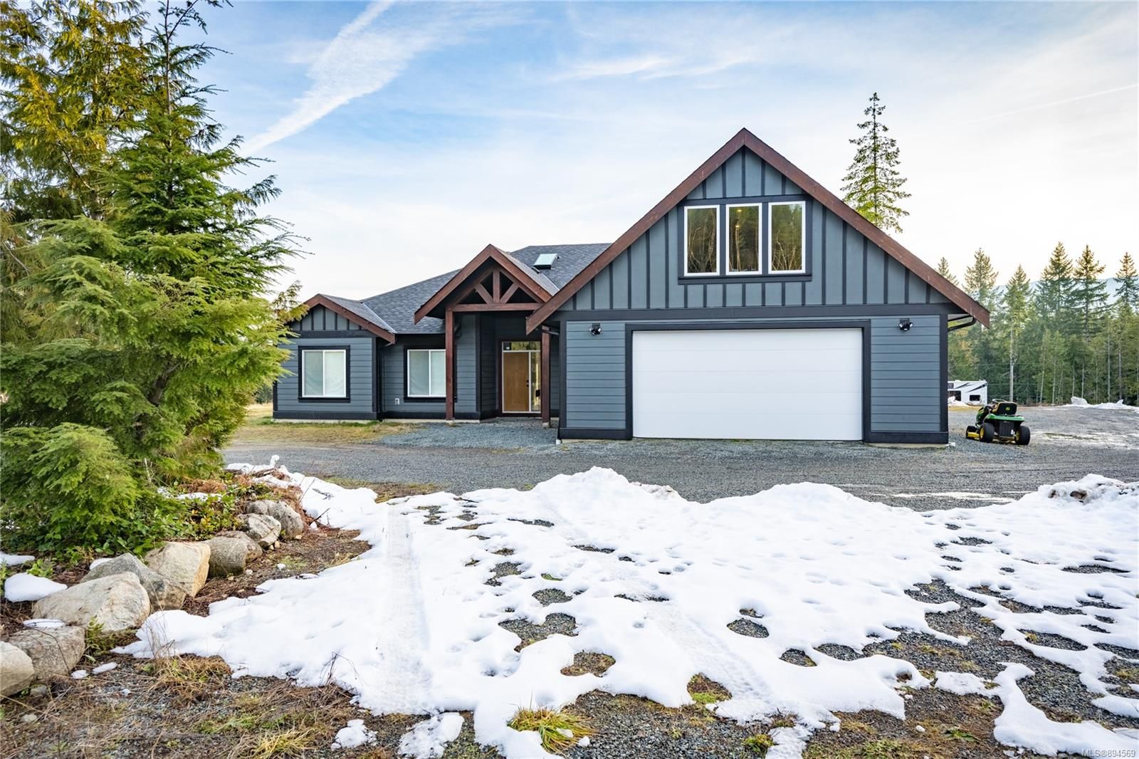 Main Photo: 2112 Nanaimo River Rd in Nanaimo: Na Extension House for sale : MLS®# 894569