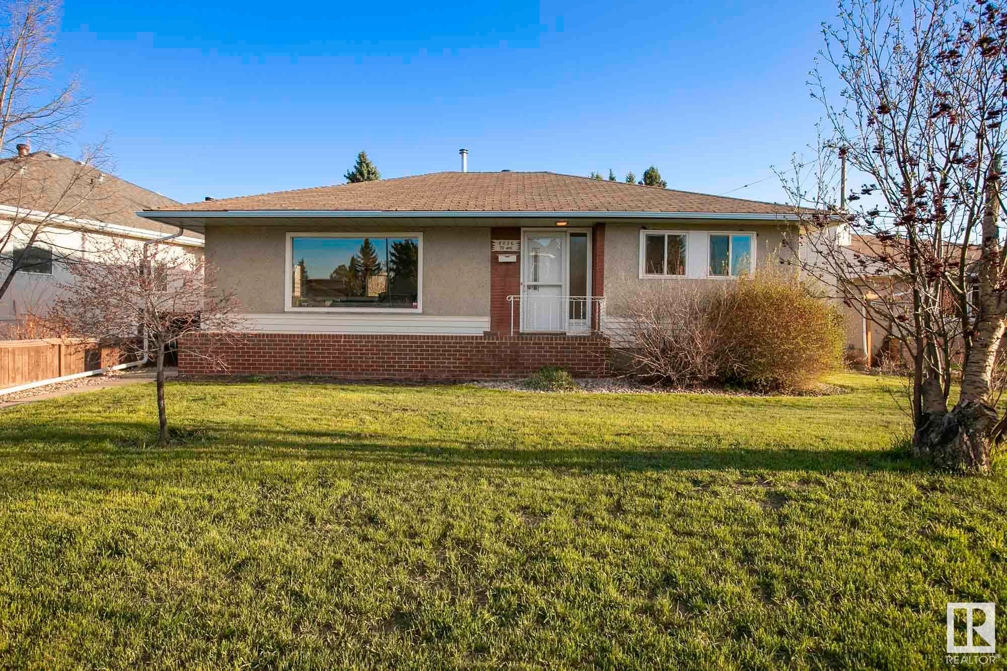 Main Photo: 8036 70 Avenue in Edmonton: Zone 17 House for sale : MLS®# E4293808