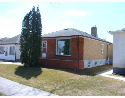 Main Photo: 824 BANNERMAN Avenue in WINNIPEG: North End Residential for sale (North West Winnipeg)  : MLS®# 2805965
