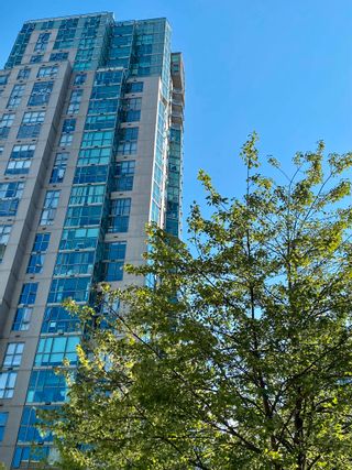 Photo 2: 2202 1188 HOWE Street in Vancouver: Downtown VW Condo for sale (Vancouver West)  : MLS®# R2863124