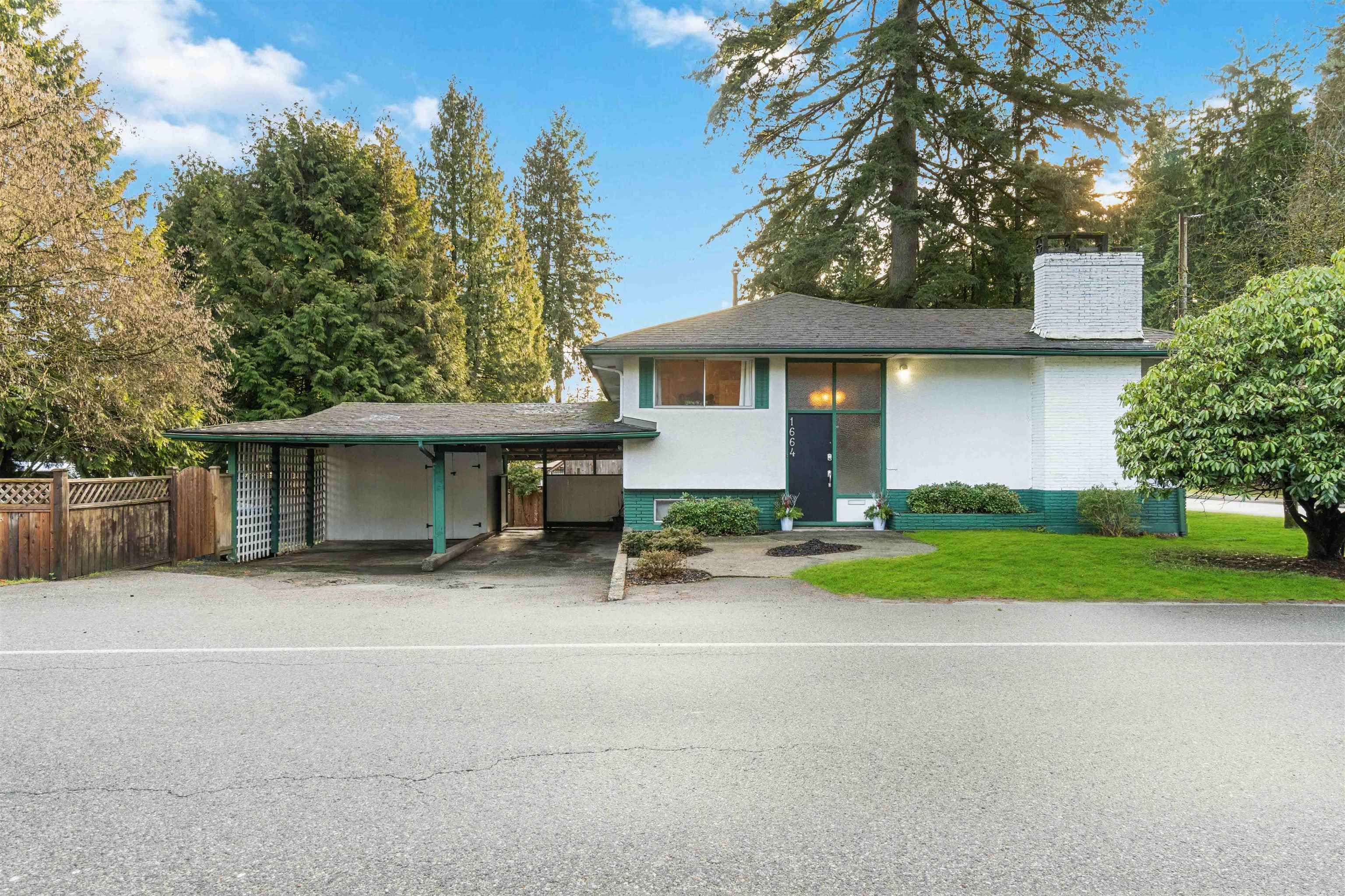 Main Photo: 1664 LINCOLN Avenue in Port Coquitlam: Glenwood PQ House for sale : MLS®# R2746530