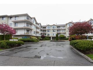 Photo 1: 309 20600 53A AVENUE in Langley: Langley City Condo for sale : MLS®# R2146902