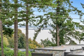 Photo 3: 14887 HARDIE AVENUE: White Rock House for sale (South Surrey White Rock)  : MLS®# R2509233