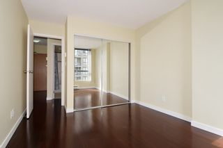 Photo 12: 402 838 AGNES Street in New Westminster: Downtown NW Condo for sale in "WESTMINSTER TOWERS" : MLS®# R2099481
