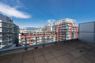 Photo 4: 803 63 W 2ND Avenue in Vancouver: False Creek Condo for sale in "PINNACLE LIVING FALSE CREEK" (Vancouver West)  : MLS®# R2225243