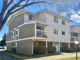 Photo 1: 36 3015 51 Street SW in Calgary: Glenbrook Row/Townhouse for sale : MLS®# A1211143