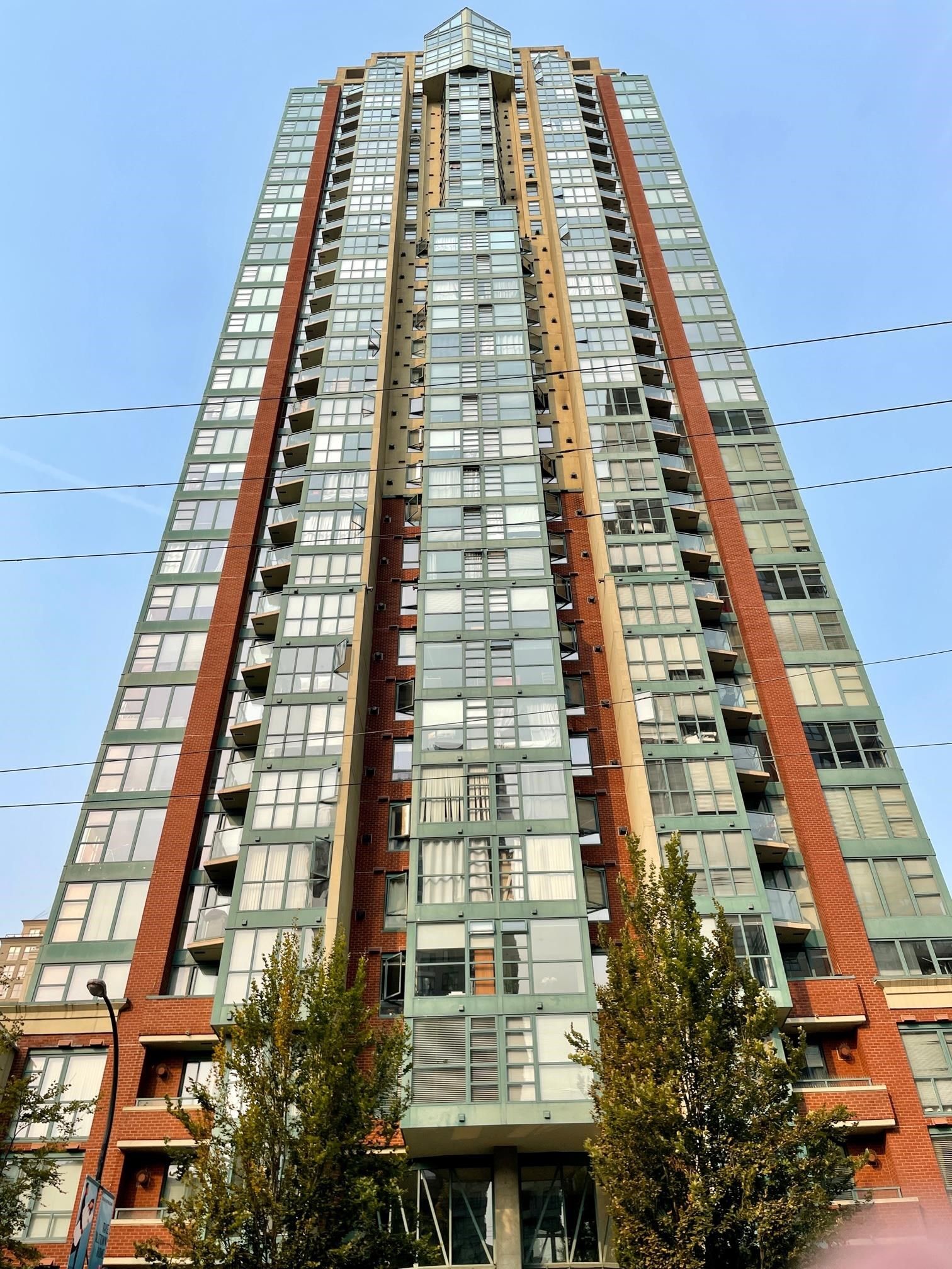 Main Photo: 1710 939 HOMER Street in Vancouver: Yaletown Condo for sale in "THE PINNACLE" (Vancouver West)  : MLS®# R2733396