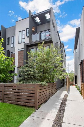 Photo 1: 2 4729 17 Avenue NW in Calgary: Montgomery Row/Townhouse for sale : MLS®# A1227862