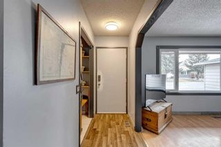Photo 6: 115 Queensland Circle SE in Calgary: Queensland Detached for sale : MLS®# A2112471