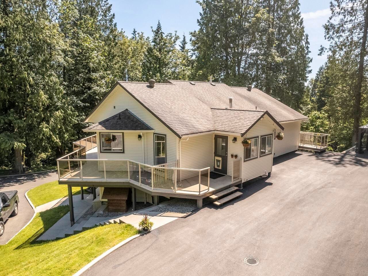 Main Photo: 9621 BARR Street in Mission: Mission BC House for sale : MLS®# R2755065