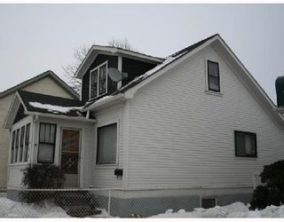 Photo 2: 791 MCPHILLIPS Street in WINNIPEG: North End Residential for sale (North West Winnipeg)  : MLS®# 2801375
