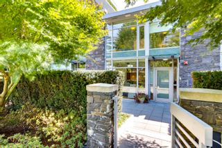 Photo 1: 880 ARTHUR ERICKSON Place in West Vancouver: Park Royal Townhouse for sale in "Evelyn at Forest's Edge" : MLS®# R2803183