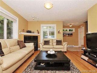 Photo 2: 3850 Stamboul St in VICTORIA: SE Mt Tolmie Row/Townhouse for sale (Saanich East)  : MLS®# 646532