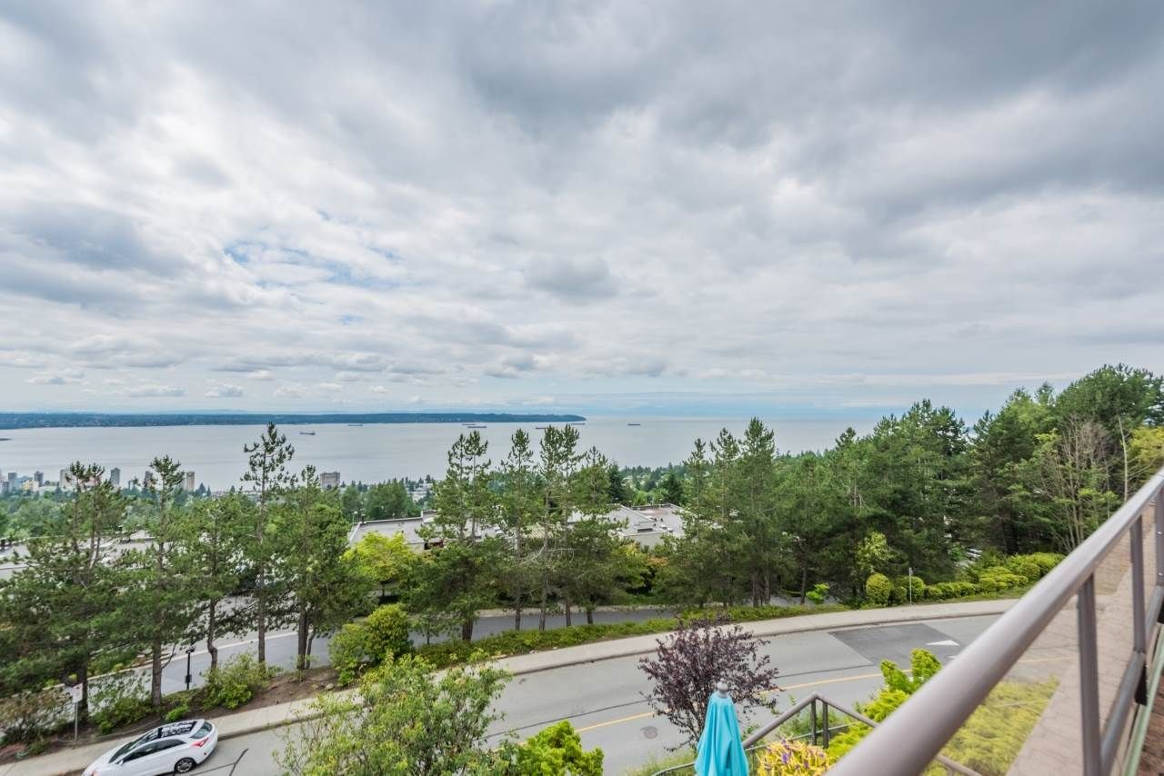 Photo 4: Photos: 30 2236 FOLKESTONE Way in West Vancouver: Panorama Village Condo for sale in "Panorama Gardens" : MLS®# R2473472