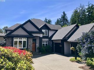 Photo 1: 4039 South Valley Dr in VICTORIA: SW Strawberry Vale House for sale (Saanich West)  : MLS®# 816381