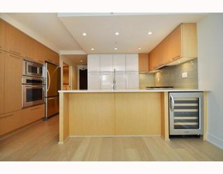 Photo 21: 330 2008 PINE Street in Vancouver: False Creek Condo for sale in "MANTRA" (Vancouver West)  : MLS®# V796892