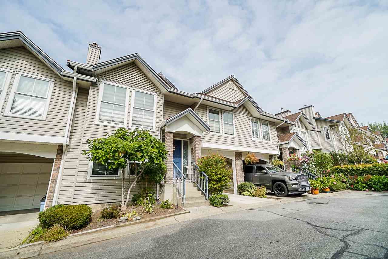 Main Photo: 17 8716 WALNUT GROVE Drive in Langley: Walnut Grove Townhouse for sale in "Willow Arbour" : MLS®# R2498725