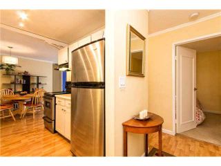 Photo 9: 301 809 W 16TH Street in North Vancouver: Hamilton Condo for sale in "PANORAMA COURT" : MLS®# V1120495