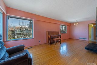 Photo 3: 4908 WALDEN Street in Vancouver: Main House for sale (Vancouver East)  : MLS®# R2691847