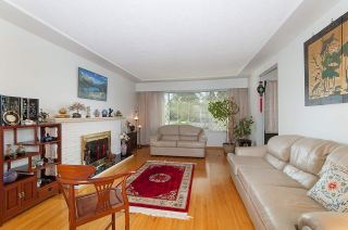 Photo 2: 835 GROVER AVENUE in Coquitlam: Coquitlam West House for sale : MLS®# R2147676
