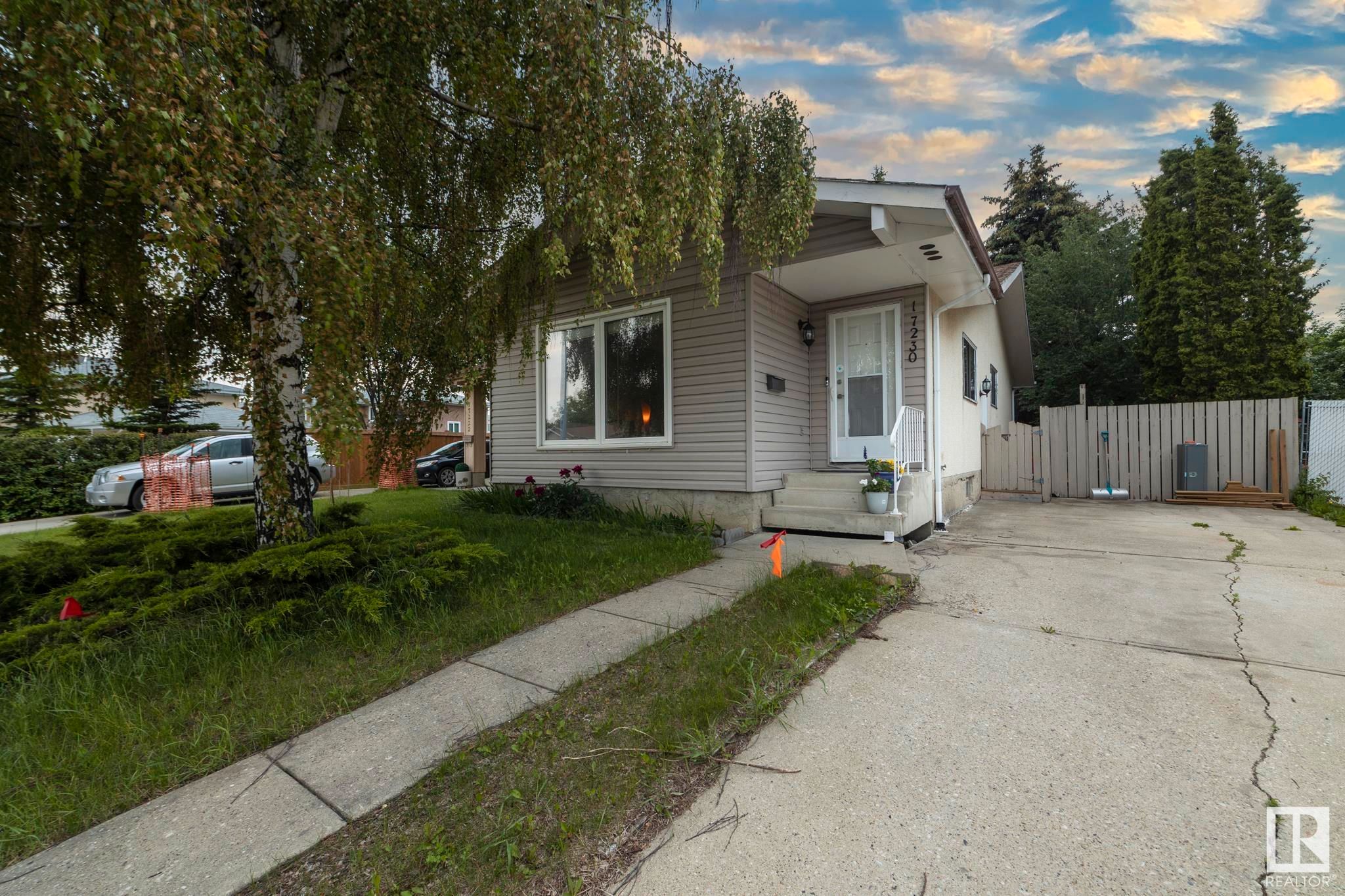 Main Photo: 17230 104 Street in Edmonton: Zone 27 House Half Duplex for sale : MLS®# E4304082