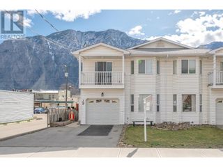 Photo 1: 615 6TH Avenue Unit# 2 in Keremeos: House for sale : MLS®# 10306418