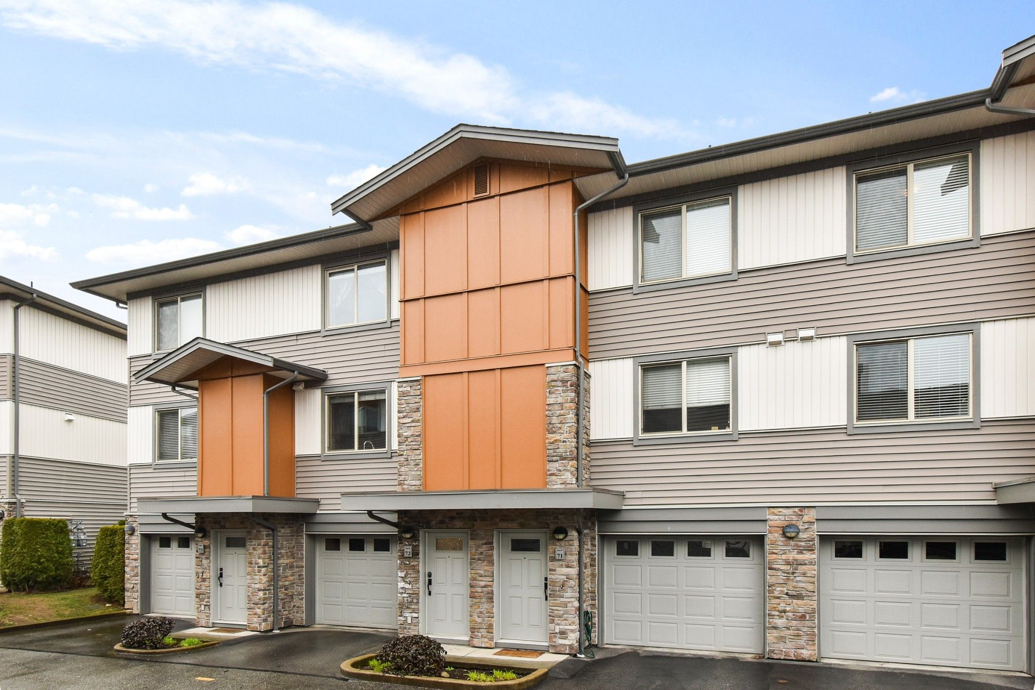Main Photo: 72 34248 KING Road in Abbotsford: Poplar Townhouse for sale in "Argyle" : MLS®# R2664963