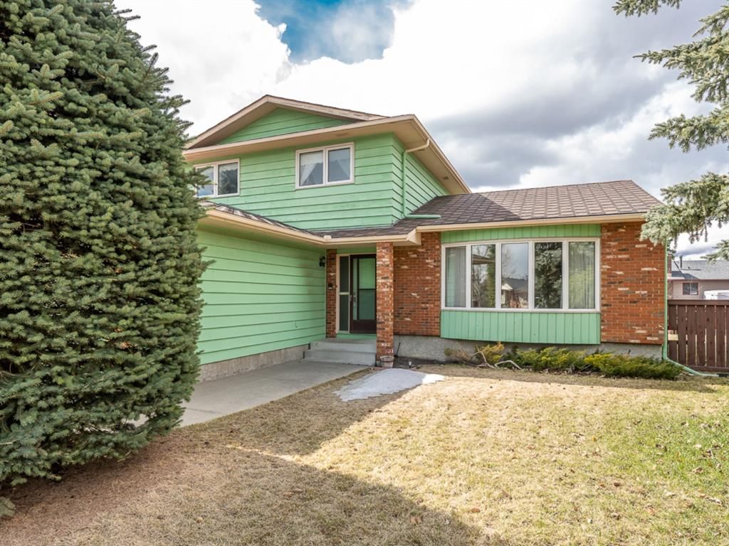 Main Photo: 68 Range Green NW in Calgary: Ranchlands Detached for sale : MLS®# A1094469