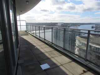 Photo 3: PH 06 888 Carnavon Street in New Westminster: Downtown NW Condo for sale : MLS®# R2435599