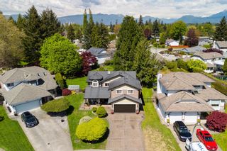 Photo 1: 20497 94 Avenue in Langley: Walnut Grove House for sale : MLS®# R2878865