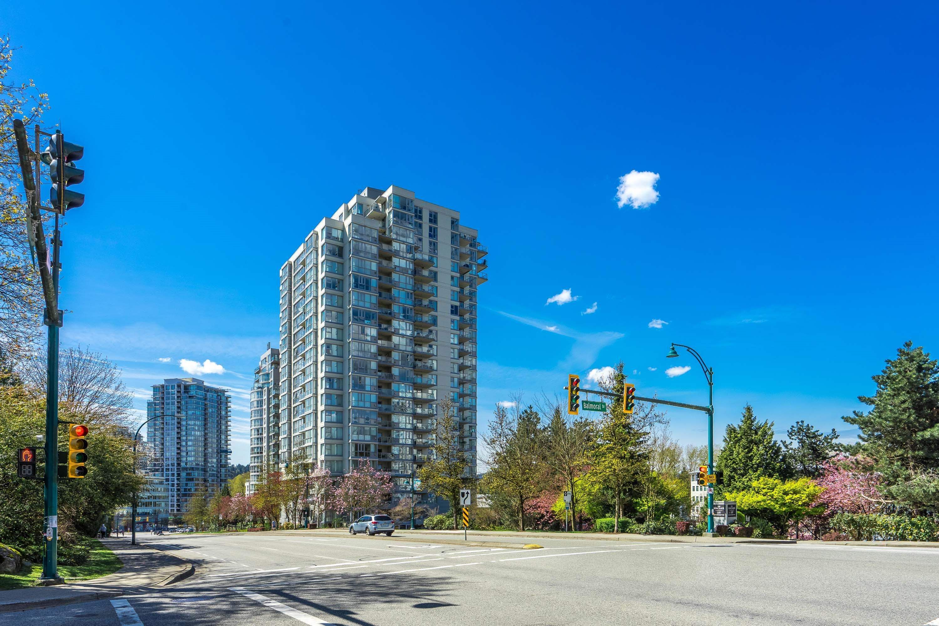 904 235  GUILDFORD Way, Port Moody