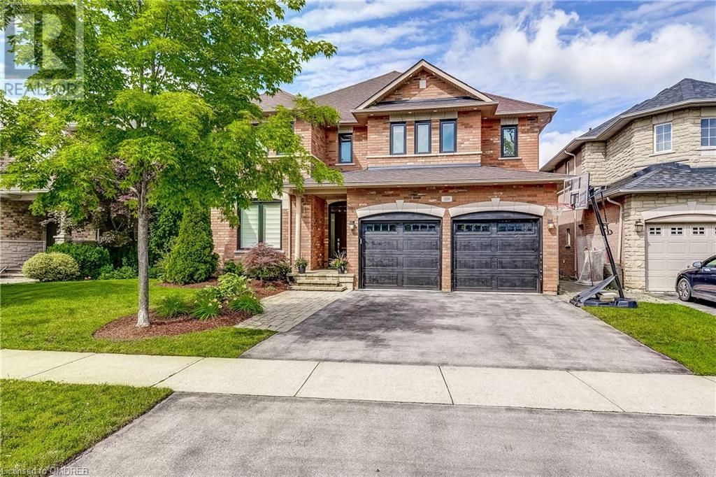 Main Photo: 2221 WHITECLIFFE Way in Oakville: House for sale : MLS®# 40472552