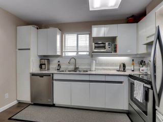 Photo 9: 411 6745 STATION HILL Court in Burnaby: South Slope Condo for sale in "THE SALTSPRING" (Burnaby South)  : MLS®# R2499517