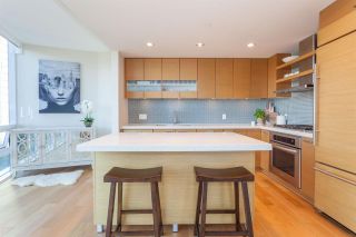 Photo 4: 801 1277 MELVILLE Street in Vancouver: Coal Harbour Condo for sale in "FLATIRON" (Vancouver West)  : MLS®# R2253012