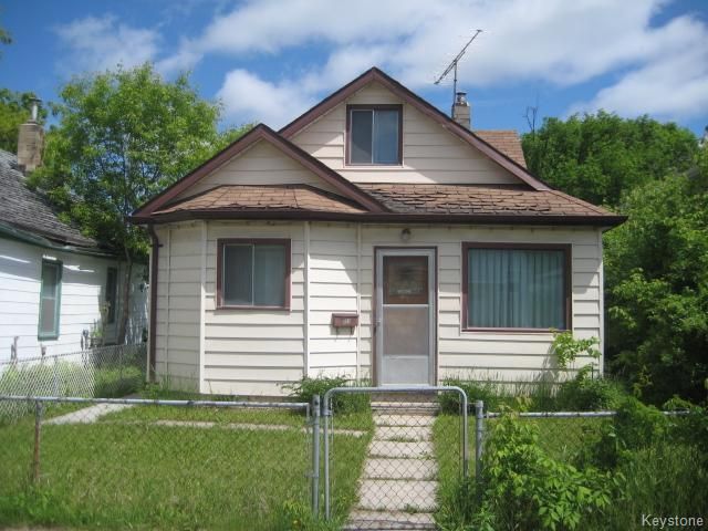 Main Photo: 631 Chalmers Avenue in Winnipeg: East Kildonan Residential for sale (North East Winnipeg)  : MLS®# 1614752