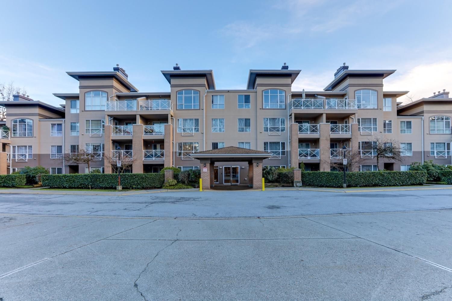 Main Photo: 110 2558 PARKVIEW Lane in Port Coquitlam: Mary Hill Condo for sale in "THE CRESCENT" : MLS®# R2746926