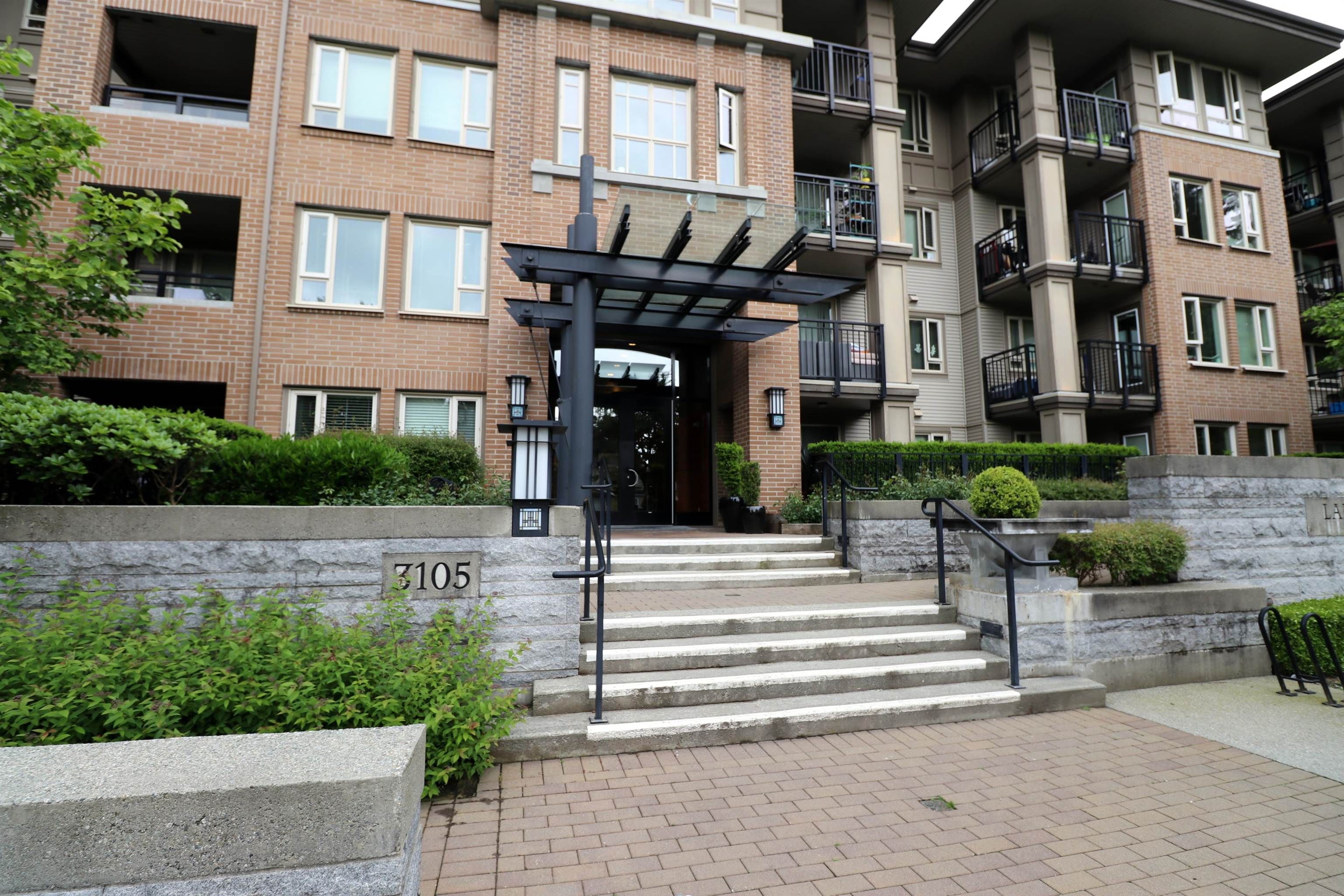 Main Photo: 215 3105 LINCOLN Avenue in Coquitlam: New Horizons Condo for sale : MLS®# R2694856