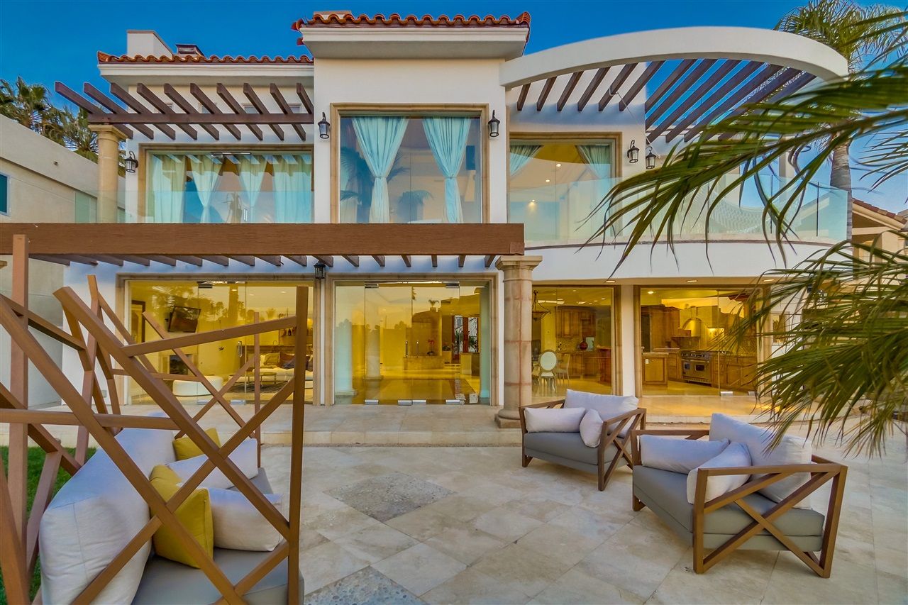 Main Photo: House for sale : 6 bedrooms : 14 Spinnaker Way in Coronado