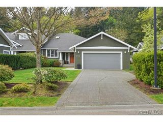 Photo 1: 762 Hill Rise Lane in VICTORIA: SE Cordova Bay Row/Townhouse for sale (Saanich East)  : MLS®# 727178