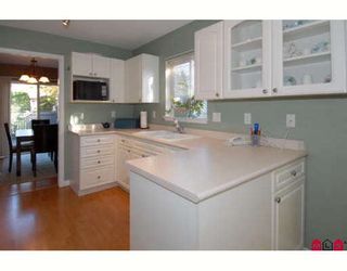 Photo 4: 301 16233 82ND Avenue in Surrey: Fleetwood Tynehead Townhouse for sale in "THE ORCHARDS" : MLS®# F2728086