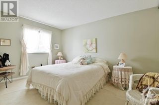 Photo 20: 745 HAUTEVIEW CRESCENT in Ottawa: House for sale : MLS®# 1377774