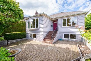 Photo 1: 2341 JEFFERSON Avenue in West Vancouver: Dundarave House for sale : MLS®# R2904653